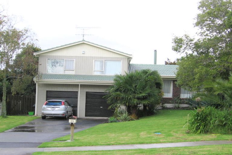 Photo of property in 29 La Perouse Street, Botany Downs, Auckland, 2010