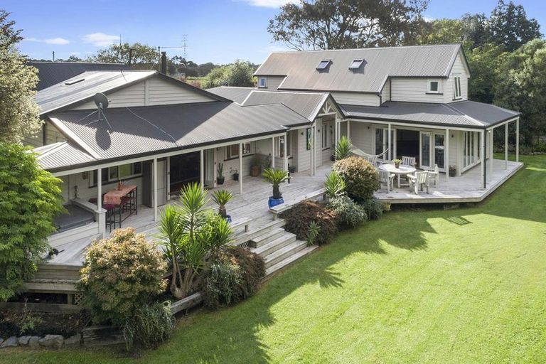 Photo of property in 186 Boord Crescent, Kumeu, 0891