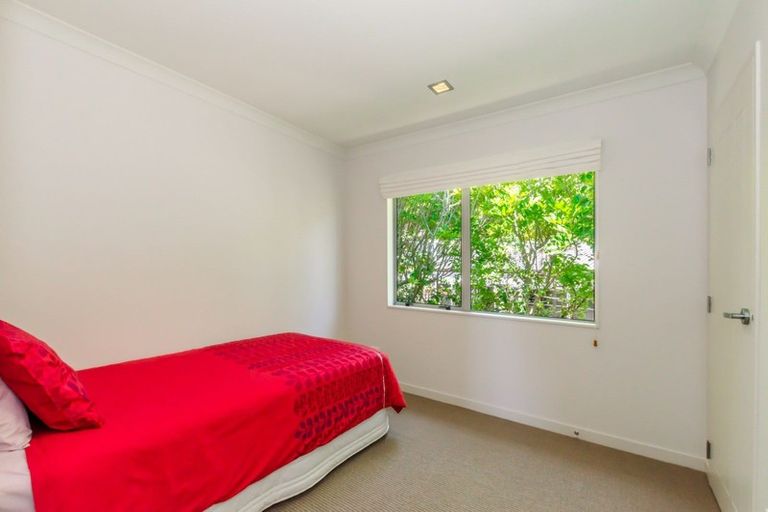 Photo of property in 13 Kakariki Grove, Waikanae, 5036