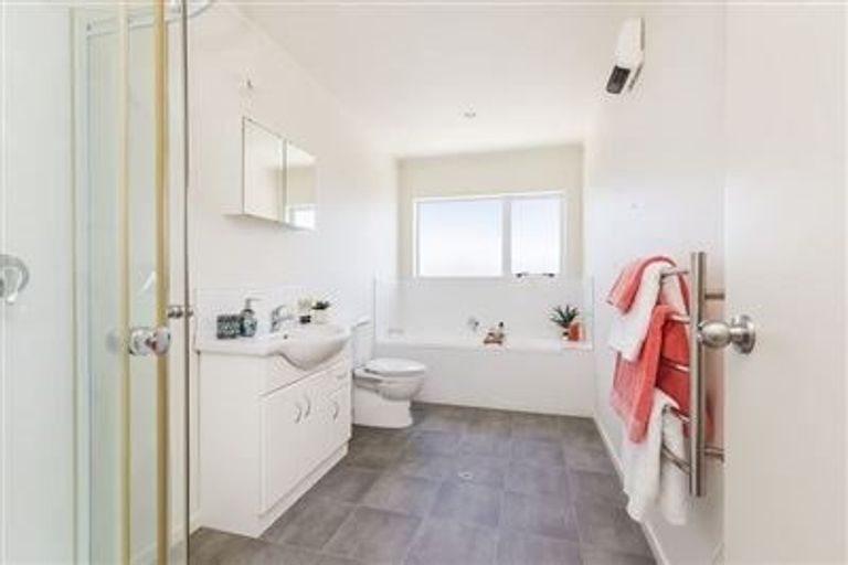 Photo of property in 14 Peel Lane, Aotea, Porirua, 5024