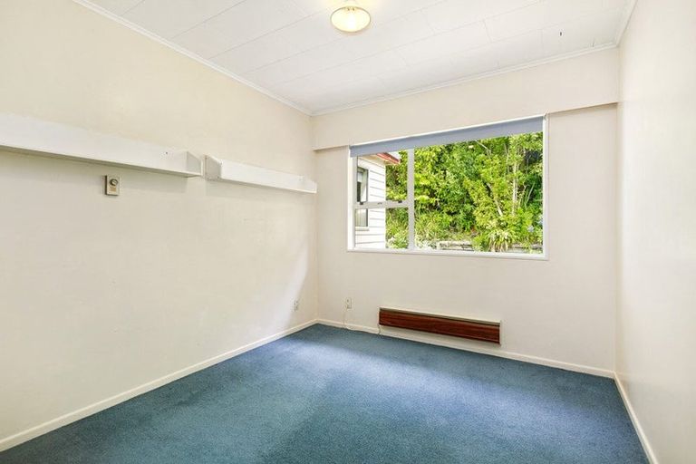 Photo of property in 4 Saint Hildas Glade, Tawa, Wellington, 5028