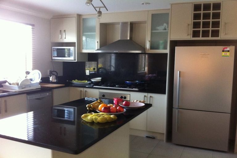 Photo of property in 24 Catlins Place, Fairview Heights, Auckland, 0632
