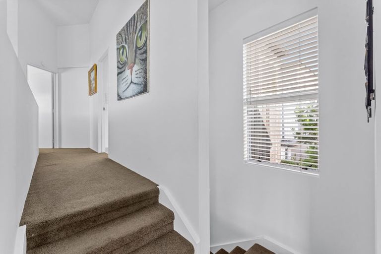 Photo of property in 1/19 Heathcote Road, Castor Bay, Auckland, 0620