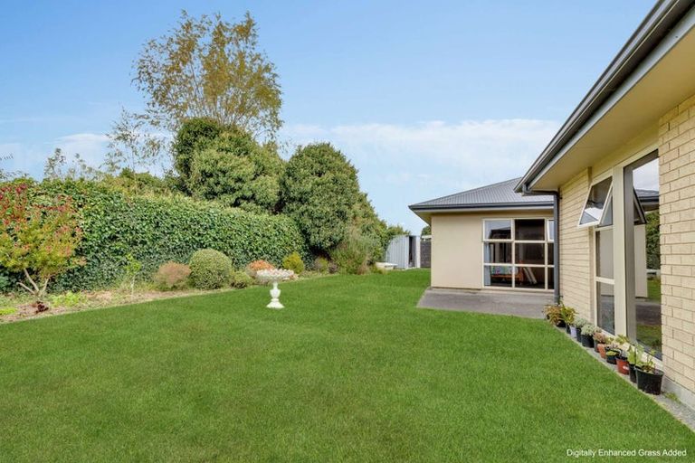 Photo of property in 12 Ruru Place, Levin, 5510