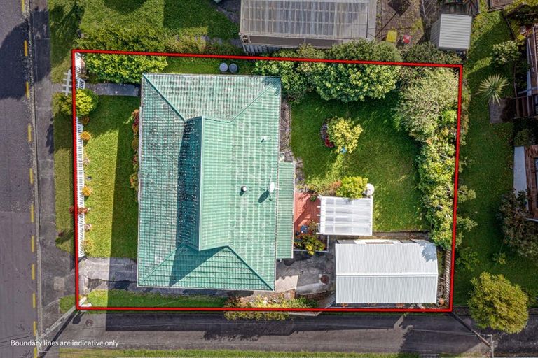 Photo of property in 2/4 Ross Avenue, Glenfield, Auckland, 0629