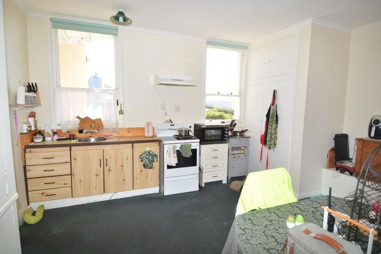 Photo of property in 252 Marine Parade, Bluff, 9814