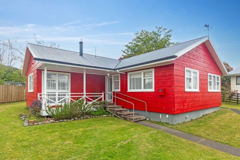Photo of property in 12 Falkner Park, Taumarunui, 3920