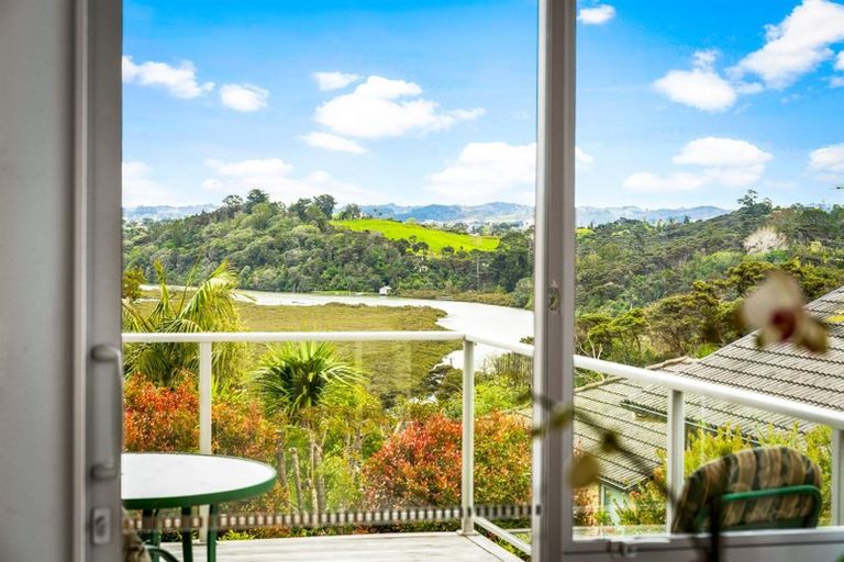 Photo of property in 74 Rivervale Grove, Stanmore Bay, Whangaparaoa, 0932