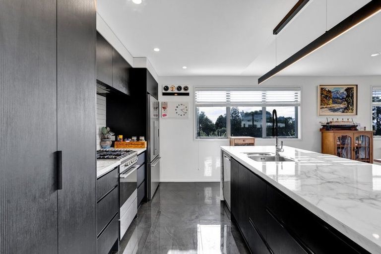 Photo of property in 3 Baring Terrace, Strandon, New Plymouth, 4312