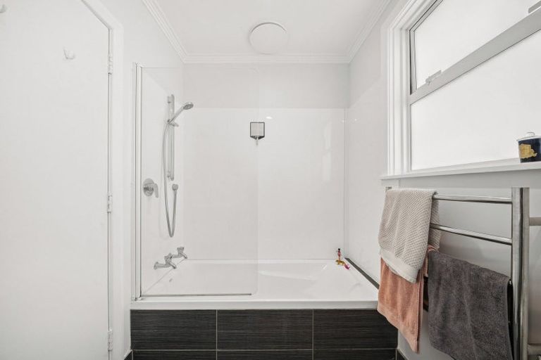 Photo of property in 20 Huntingdon Street, Northland, Wellington, 6012