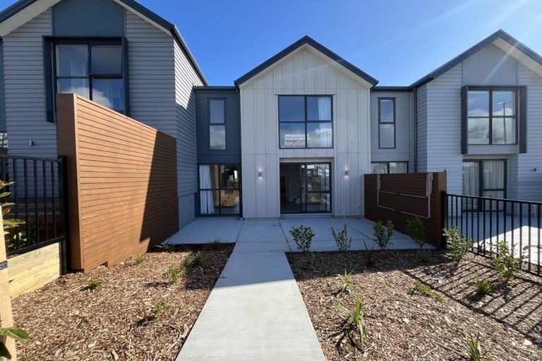Photo of property in 2/36 Henry Tayler Rise, Wainui, 0932