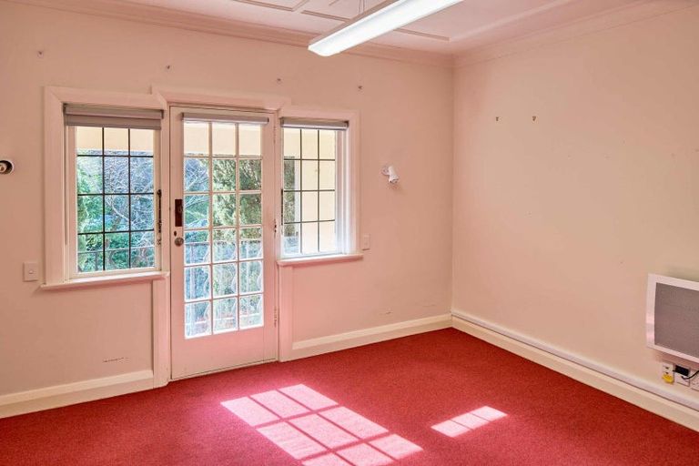 Photo of property in 3 Waiteata Road, Kelburn, Wellington, 6012