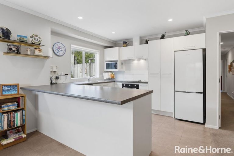 Photo of property in 18 Nirmal Place, Sunnyvale, Auckland, 0612