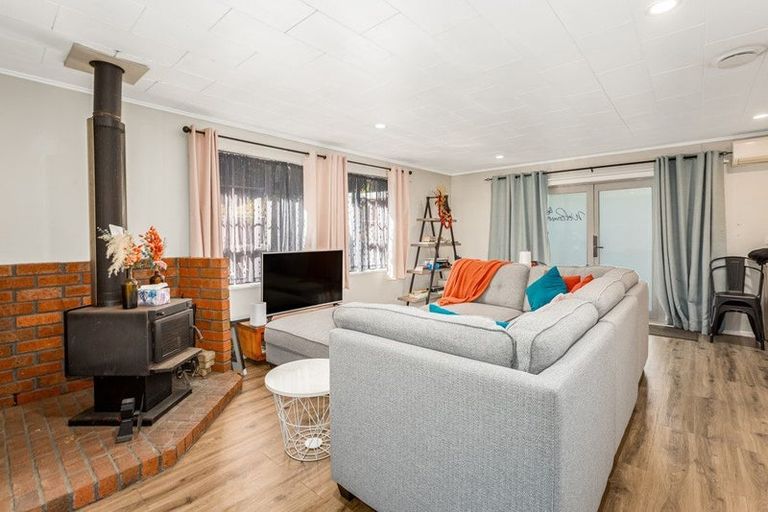 Photo of property in 12b Bell Street, Tawa, Wellington, 5028