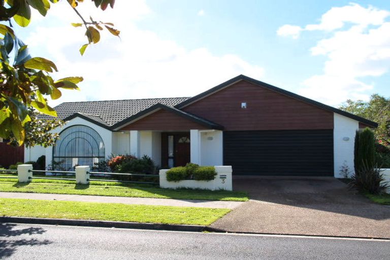 Photo of property in 3 Frank Nobilo Drive, Golflands, Auckland, 2013