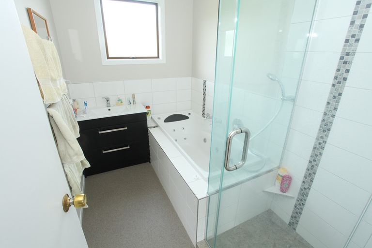 Photo of property in 1a Sunshine Rise, Raglan, 3225