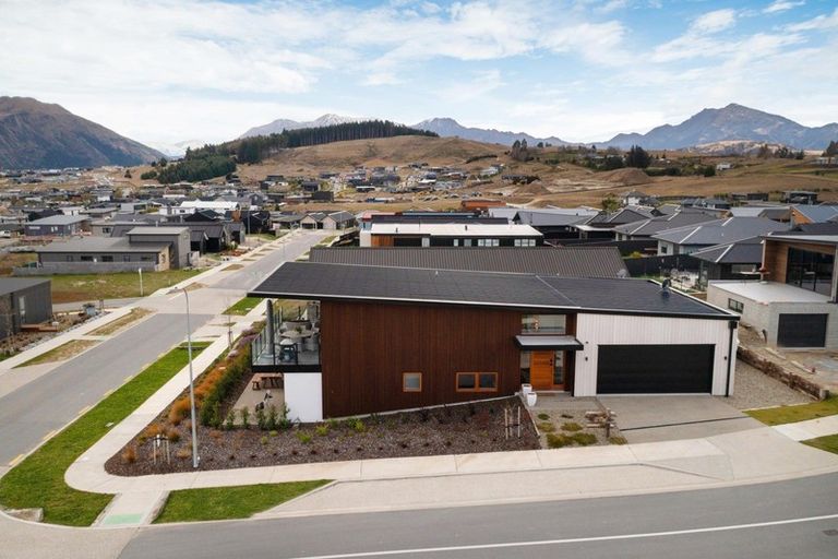 Photo of property in 48 Farrant Drive, Wanaka, 9305