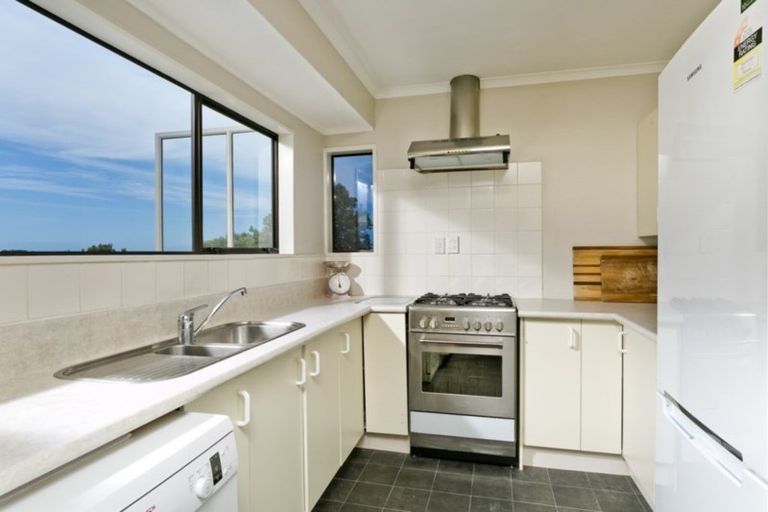 Photo of property in 2/14 Ridge Road, Waiake, Auckland, 0630