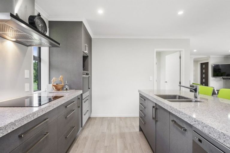 Photo of property in 1 Cabbage Tree Grove, Kinloch, Taupo, 3377