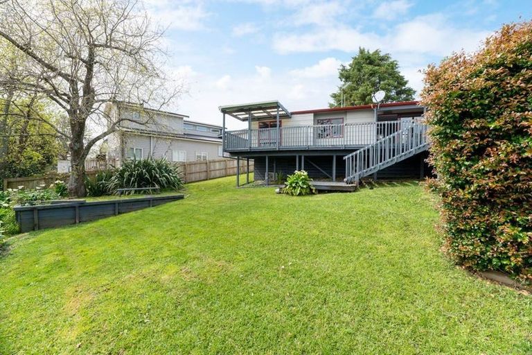 Photo of property in 17a Barron Drive, Green Bay, Auckland, 0604