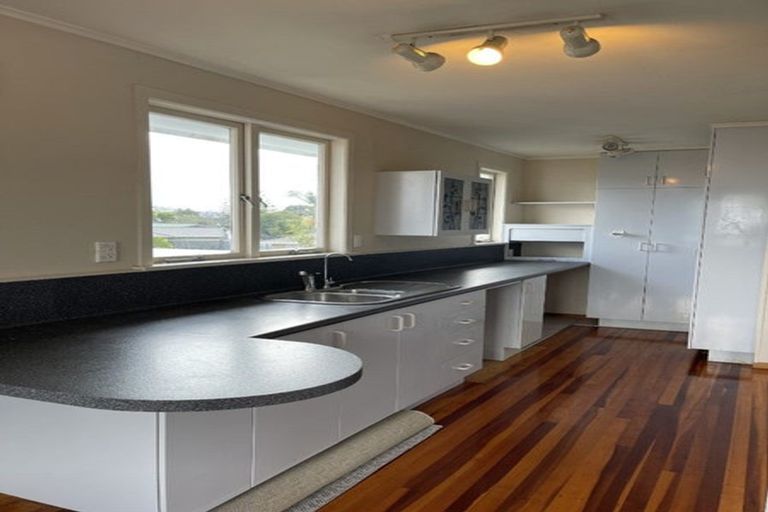 Photo of property in 36 Graham Avenue, Te Atatu Peninsula, Auckland, 0610