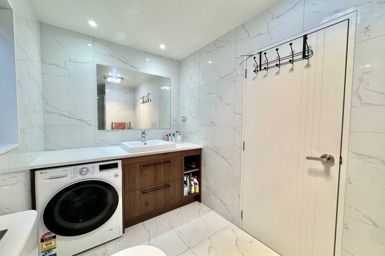 Photo of property in 24 Parahau Road, Papakura, 2110