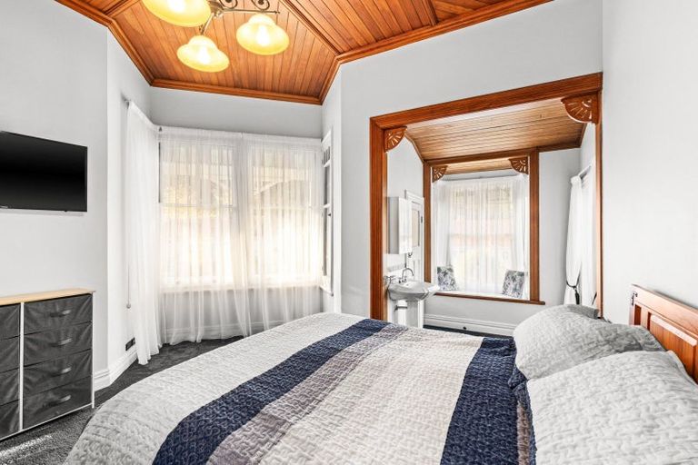 Photo of property in 32 Milton Road, Bluff Hill, Napier, 4110