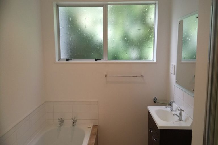 Photo of property in 5a Robert Street, Newlands, Wellington, 6037