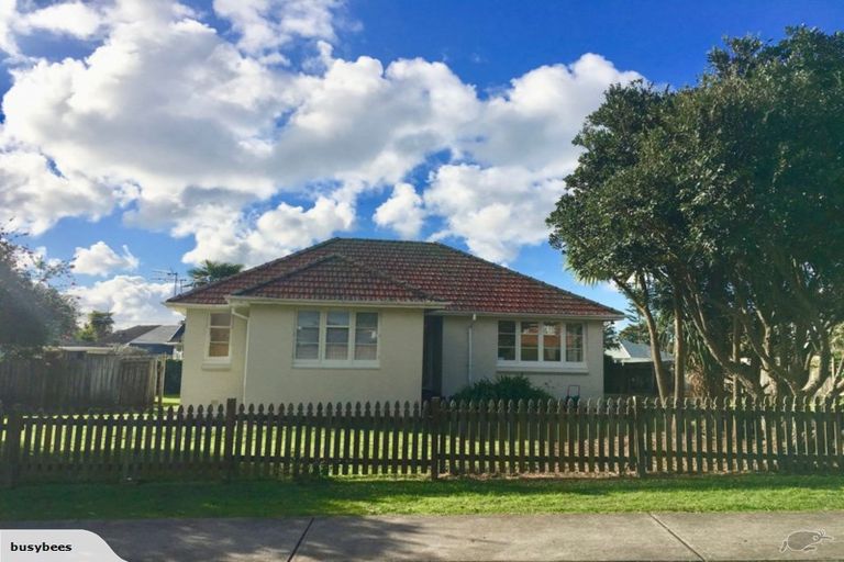 Photo of property in 35 Philomel Crescent, Bayswater, Auckland, 0622