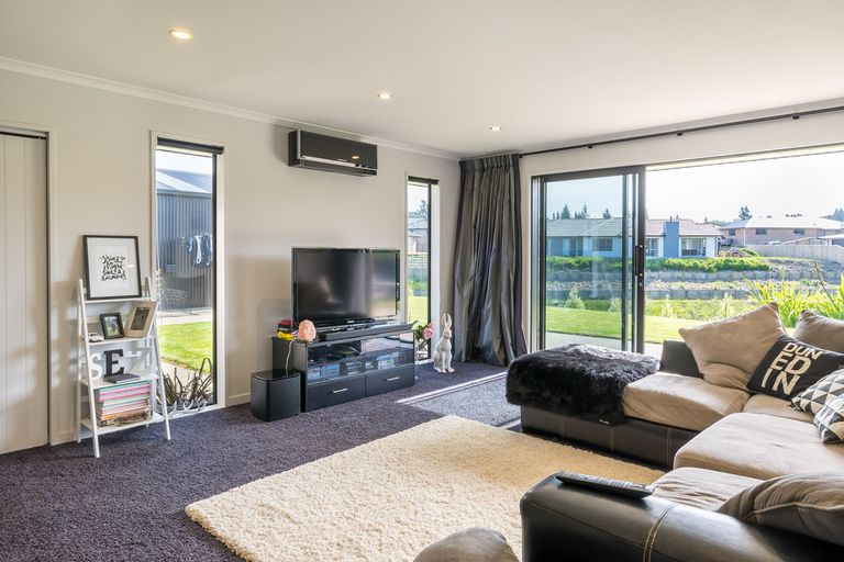 Photo of property in 71 Grandvista Drive, Green Island, Dunedin, 9018