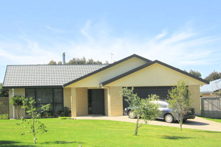 Photo of property in 28 Caulfield Place, Pukehangi, Rotorua, 3015