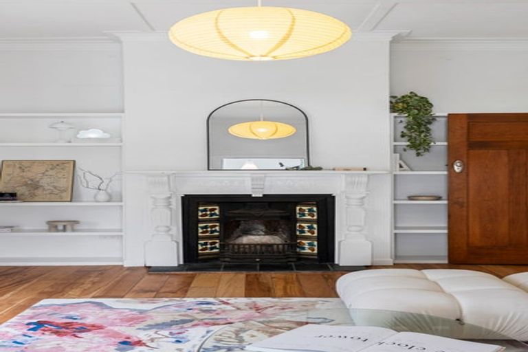 Photo of property in 202 Queen Street, Northcote Point, Auckland, 0627