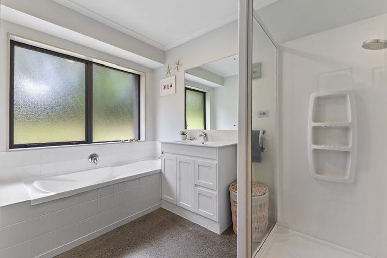 Photo of property in 71 Kaipara Road, Papakura, 2582