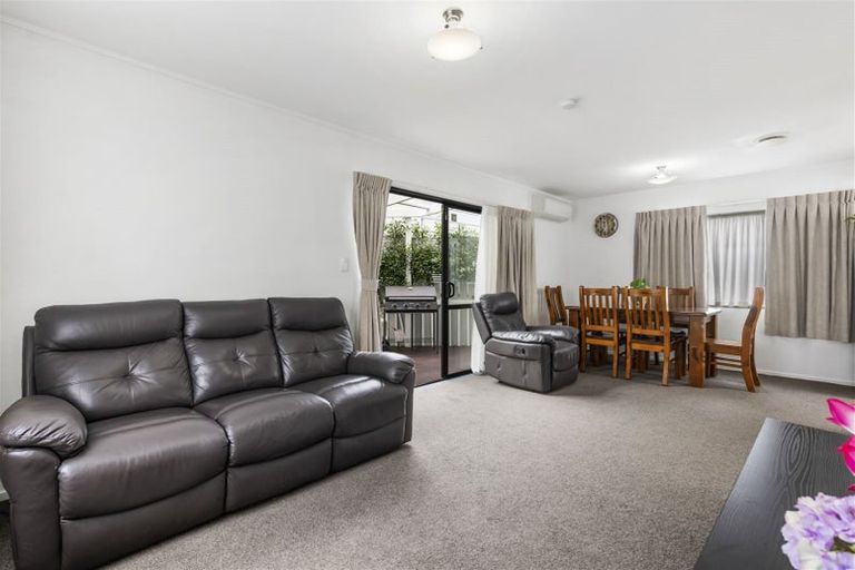 Photo of property in 1/143 Spinella Drive, Bayview, Auckland, 0629