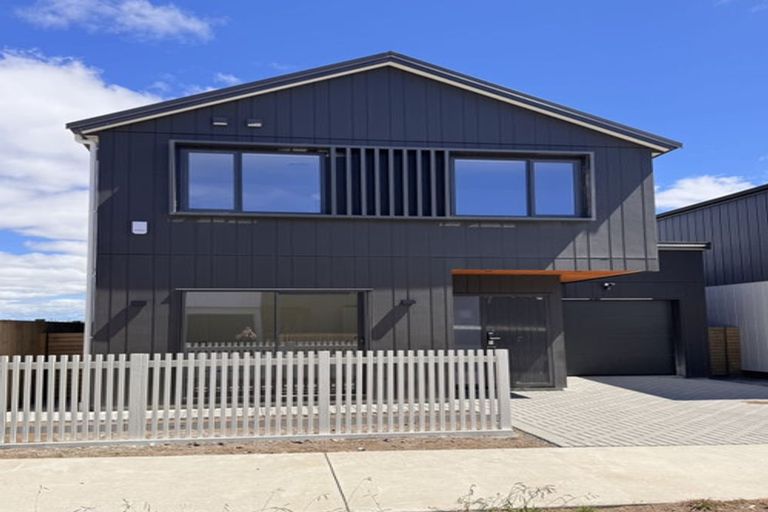 Photo of property in 35 Taipahitini Road, Rosehill, 2113