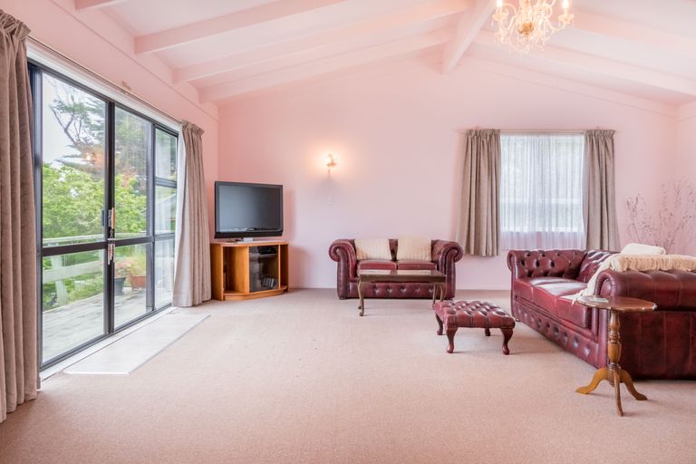 Photo of property in 58 Sunnyvale Road, Massey, Auckland, 0614