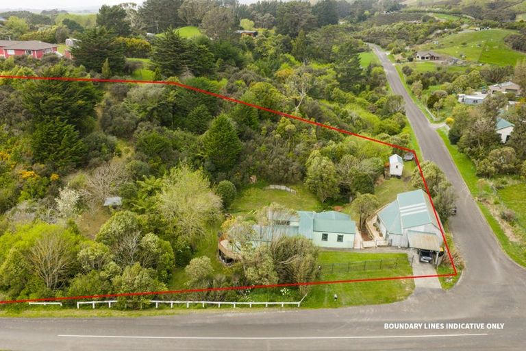 Photo of property in 353 Kahuterawa Road, Linton, Palmerston North, 4472