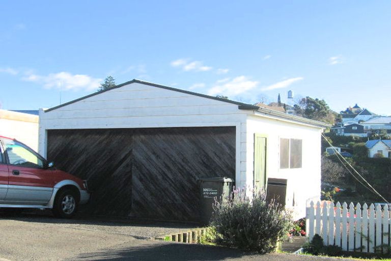 Photo of property in 12 Hadfield Terrace, Bluff Hill, Napier, 4110