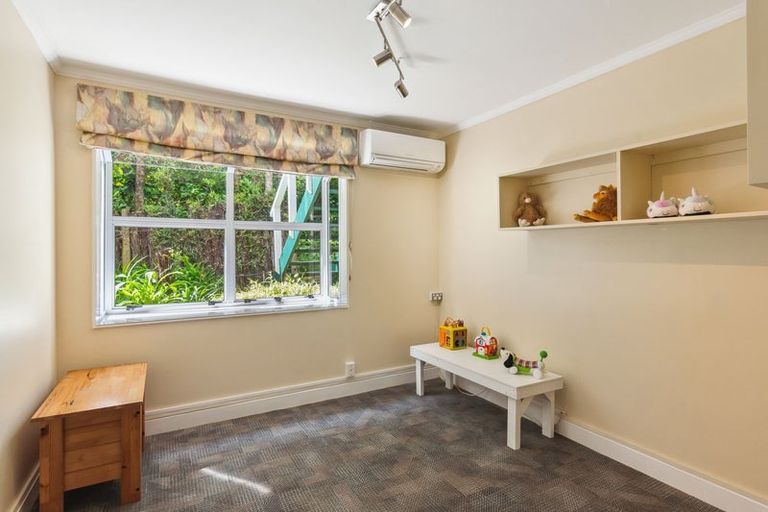Photo of property in 15b Kakariki Grove, Waikanae, 5036