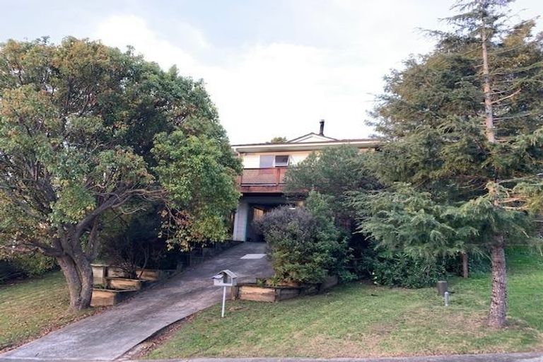Photo of property in 5 Pavola Grove, Glenfield, Auckland, 0629