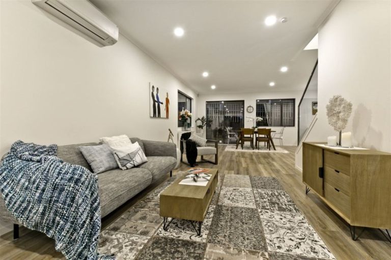 Photo of property in 6 Barrique Road, Kumeu, 0810