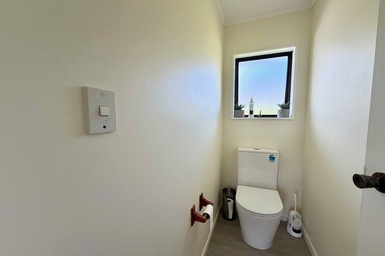 Photo of property in 14 Aronia Way, Goodwood Heights, Auckland, 2105