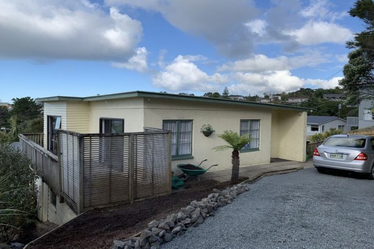 Photo of property in 8 Elliston Crescent, Stanmore Bay, Whangaparaoa, 0932
