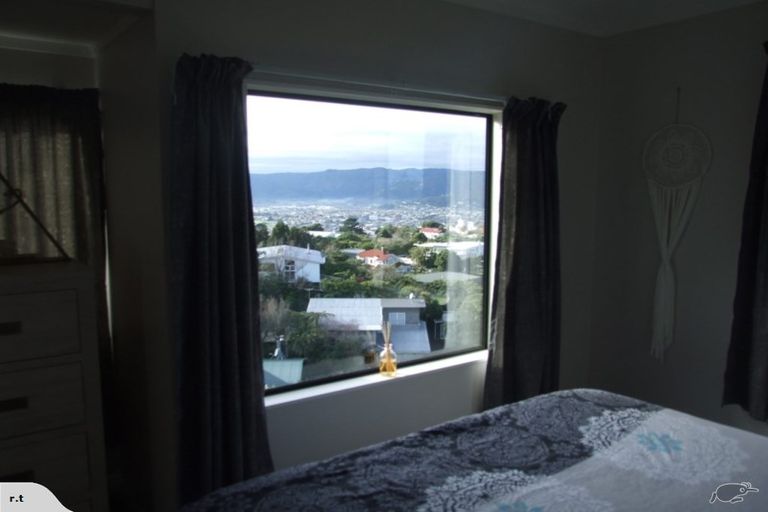 Photo of property in 11 Eastview Grove, Normandale, Lower Hutt, 5010