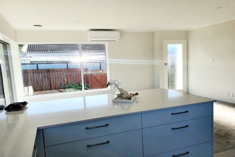 Photo of property in 1/166 Pigeon Mountain Road, Half Moon Bay, Auckland, 2012