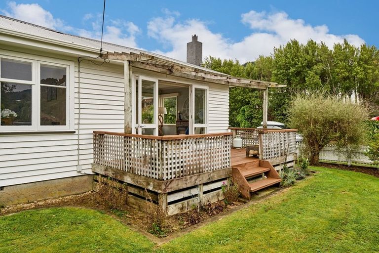 Photo of property in 112 Oriel Avenue, Tawa, Wellington, 5028