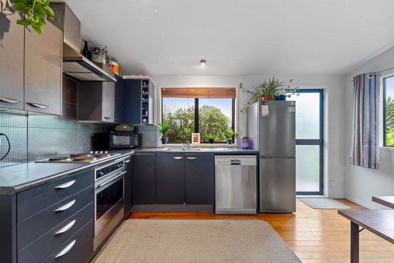 Photo of property in 43b Vipond Road, Stanmore Bay, Whangaparaoa, 0932
