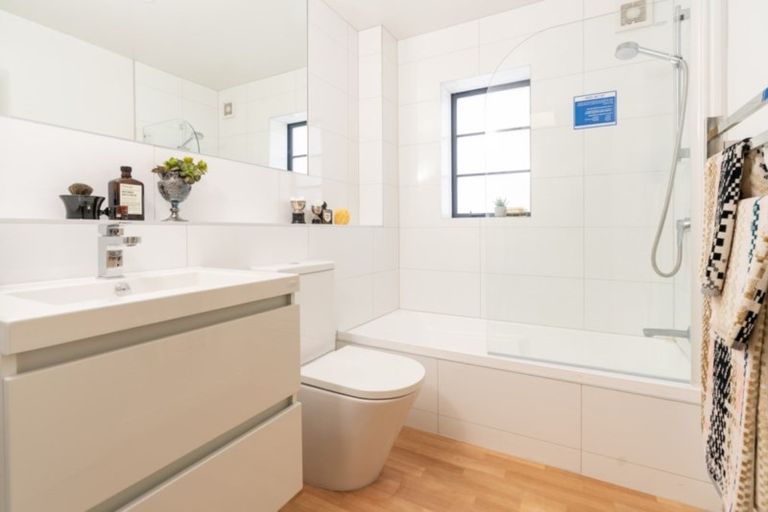 Photo of property in Westhaven Apartments, 22/127 Molesworth Street, Thorndon, Wellington, 6011