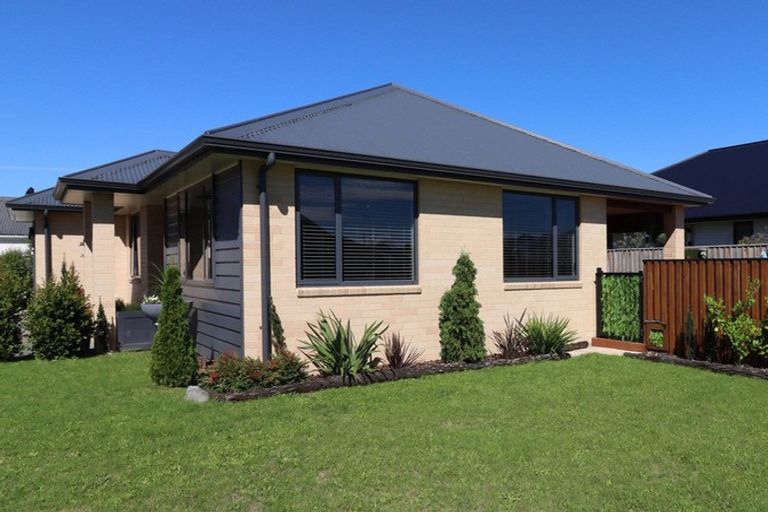 Photo of property in 3 Hereford Drive, Carterton, 5713