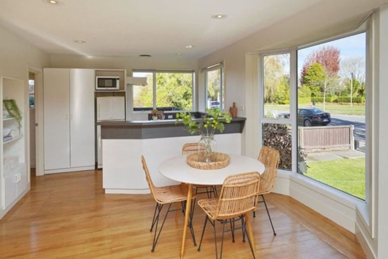 Photo of property in 418 Memorial Avenue, Burnside, Christchurch, 8053